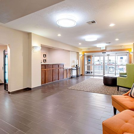 Comfort Inn & Suites And Suites Fredericksburg Bagian luar foto