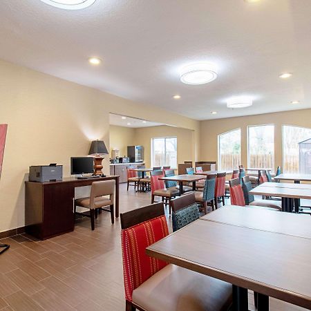 Comfort Inn & Suites And Suites Fredericksburg Bagian luar foto