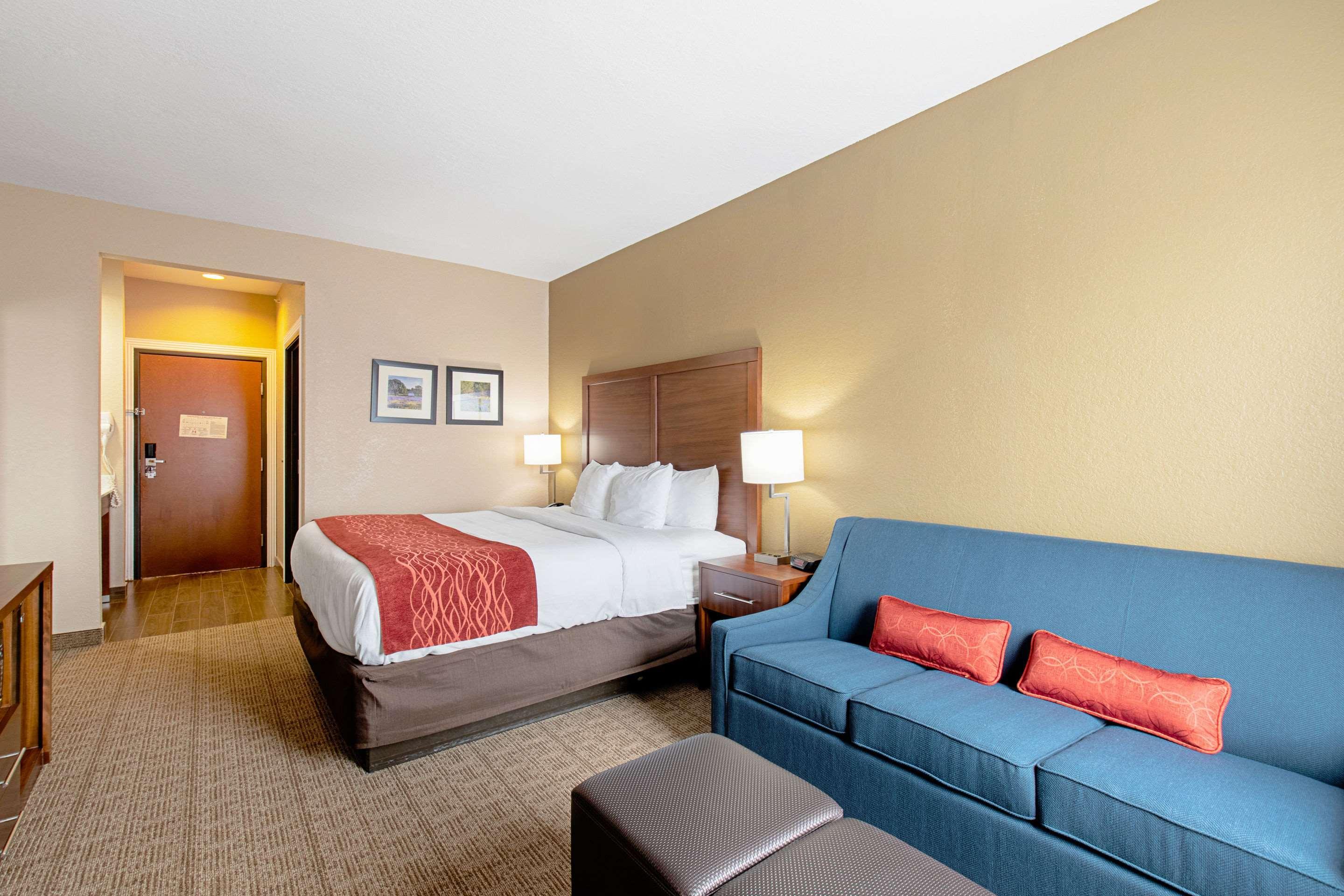 Comfort Inn & Suites And Suites Fredericksburg Bagian luar foto