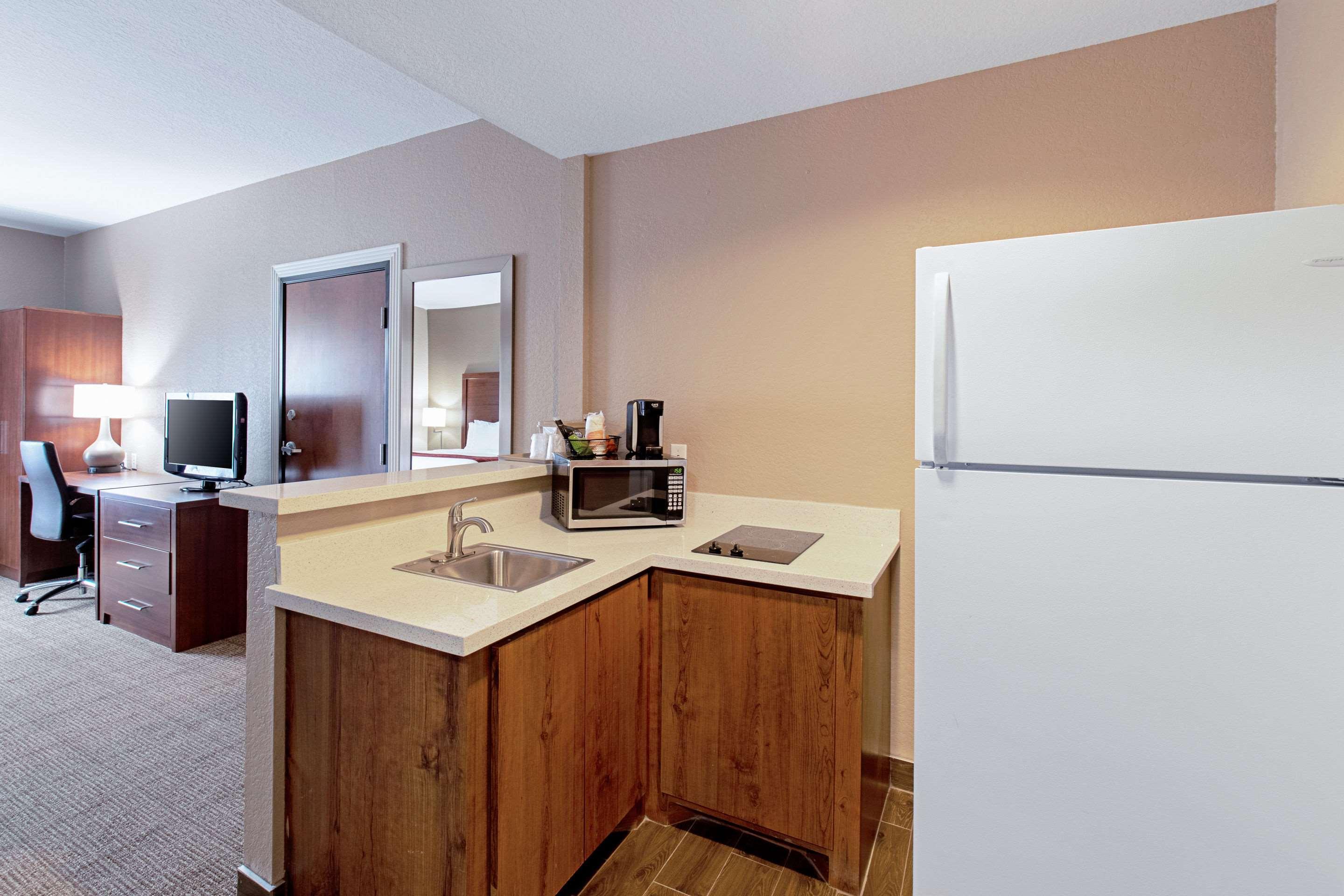 Comfort Inn & Suites And Suites Fredericksburg Bagian luar foto