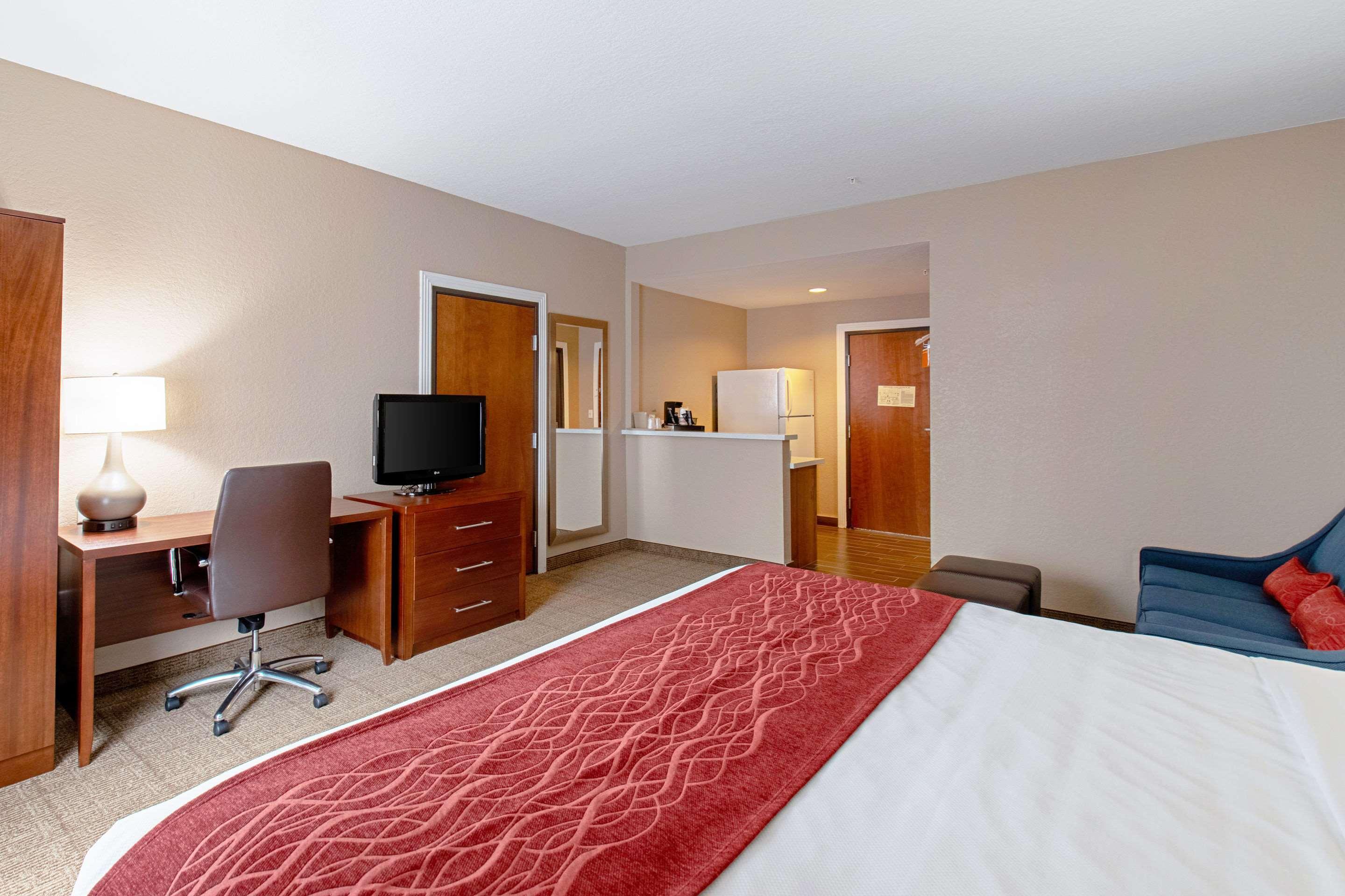 Comfort Inn & Suites And Suites Fredericksburg Bagian luar foto