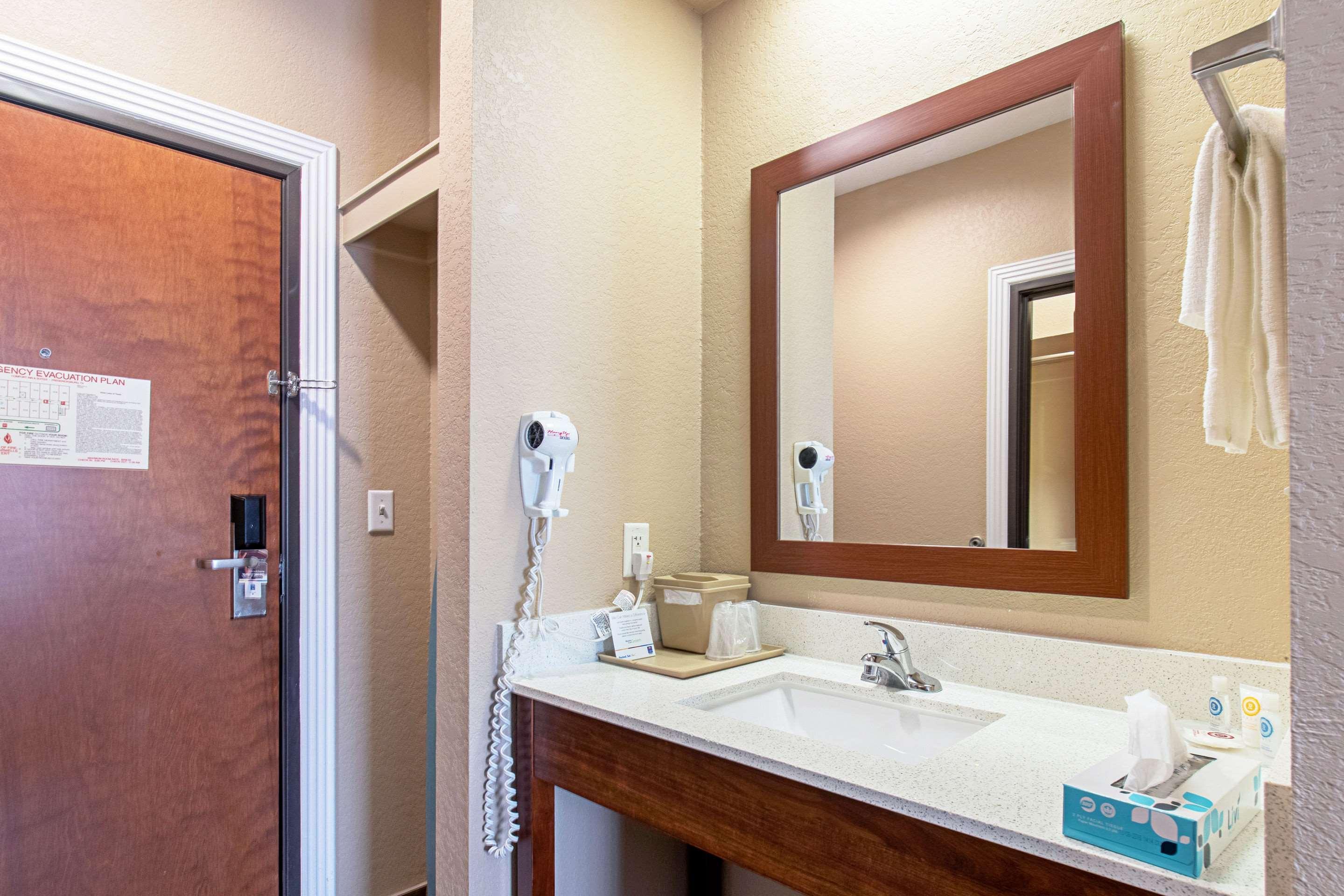 Comfort Inn & Suites And Suites Fredericksburg Bagian luar foto