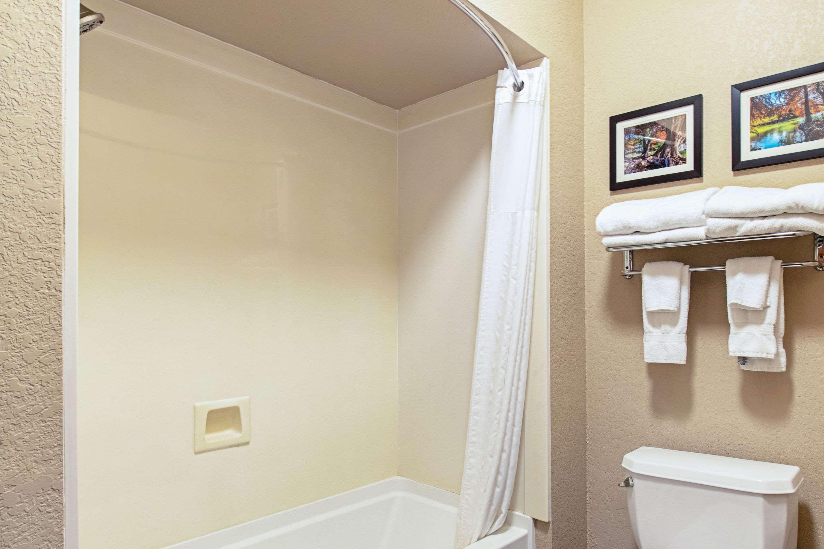 Comfort Inn & Suites And Suites Fredericksburg Bagian luar foto