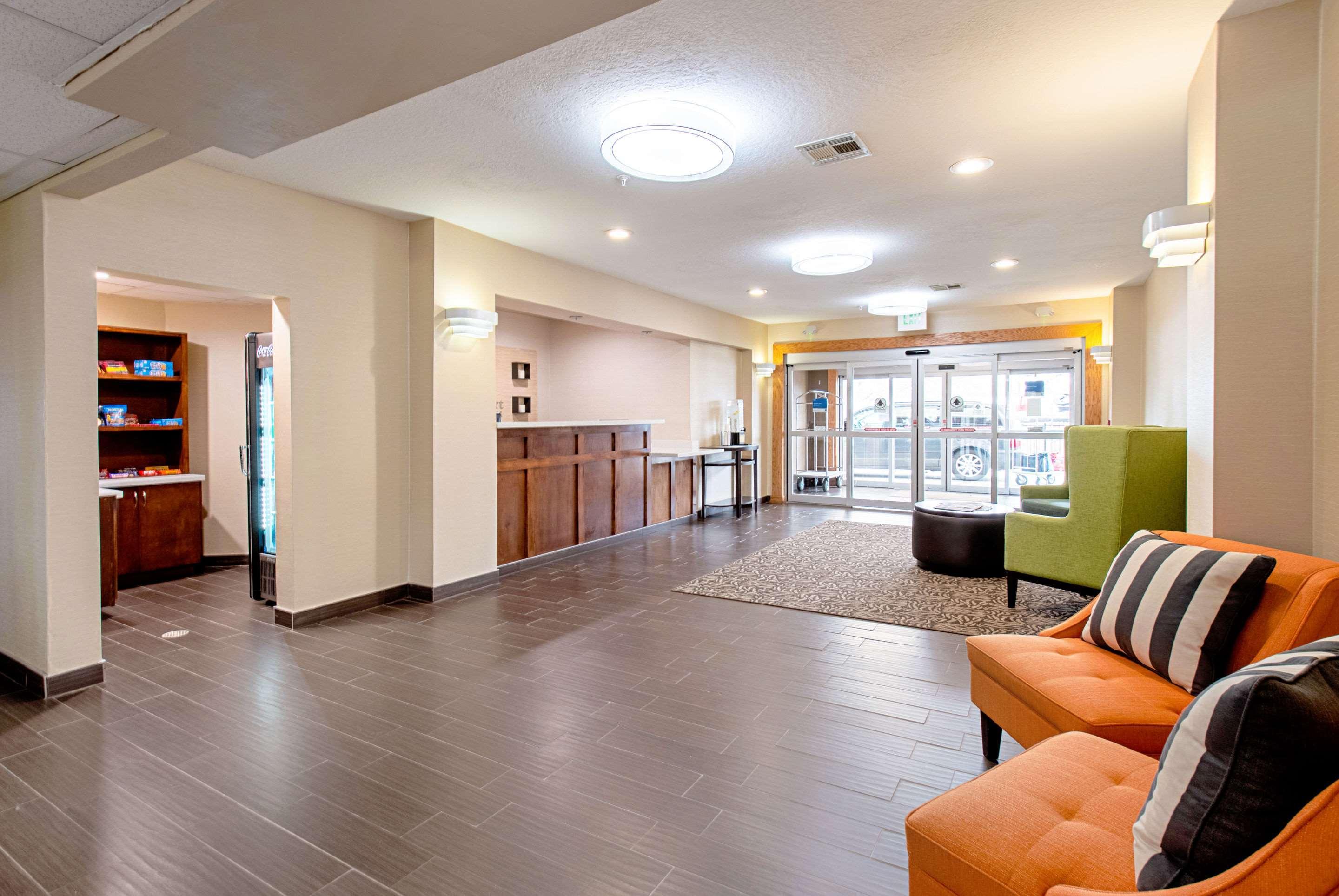 Comfort Inn & Suites And Suites Fredericksburg Bagian luar foto