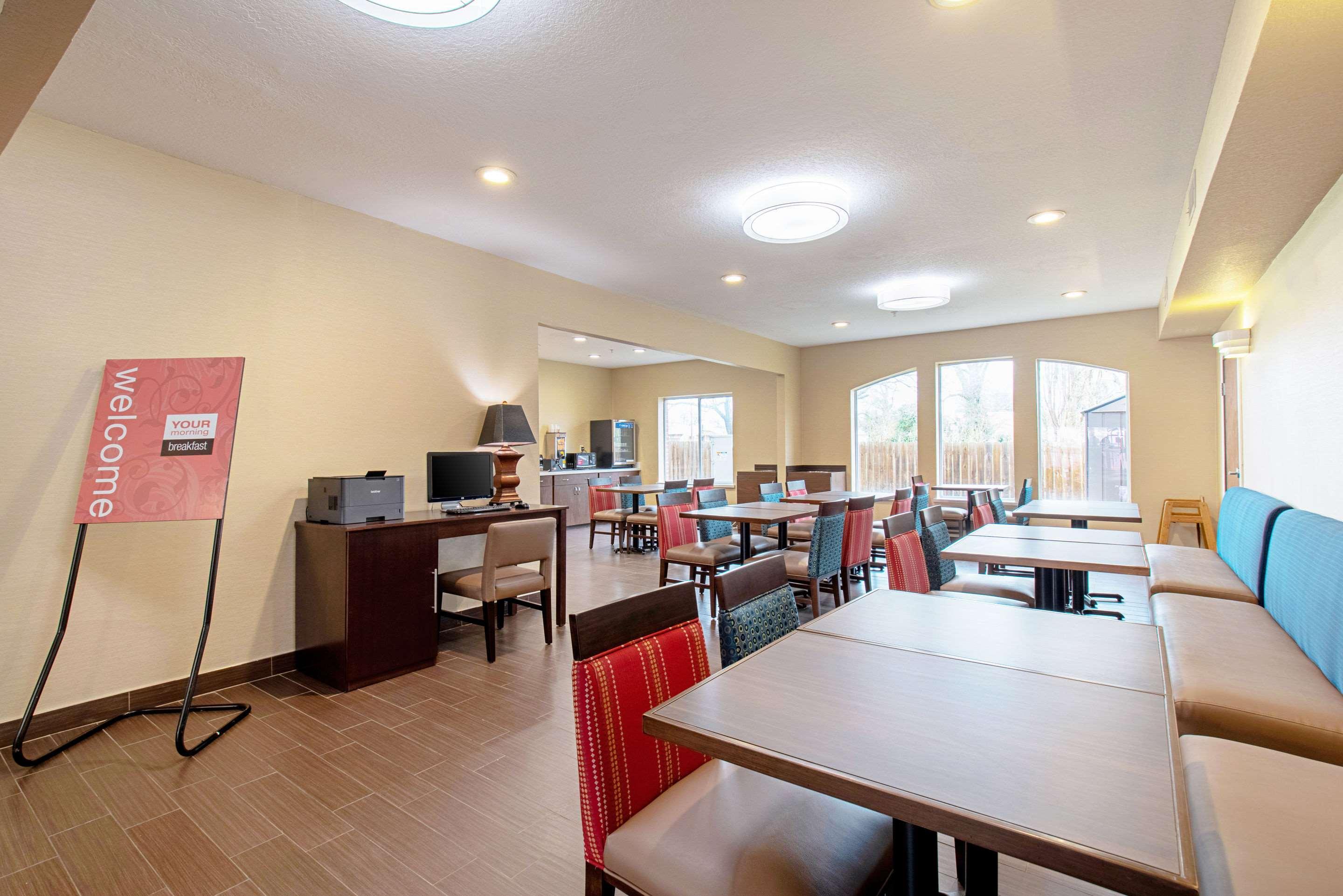 Comfort Inn & Suites And Suites Fredericksburg Bagian luar foto