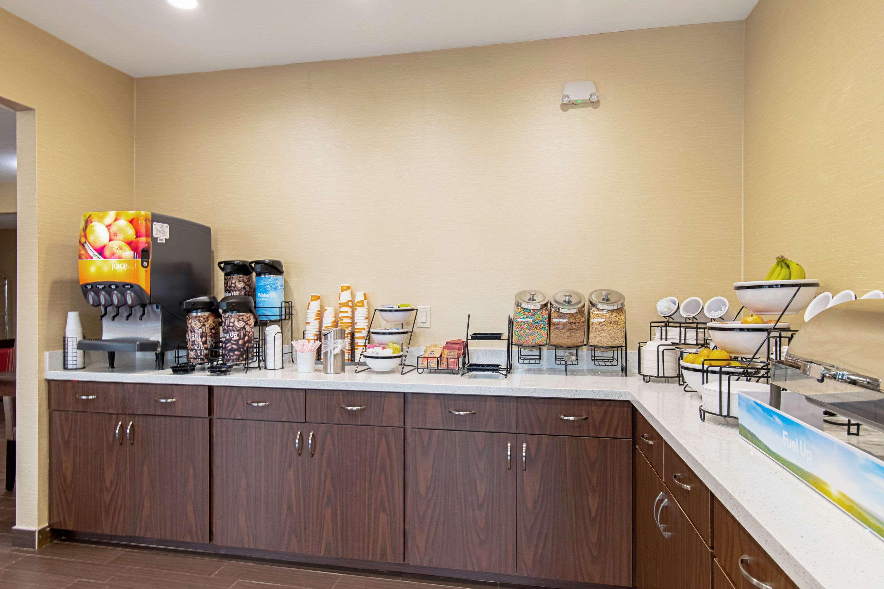 Comfort Inn & Suites And Suites Fredericksburg Bagian luar foto
