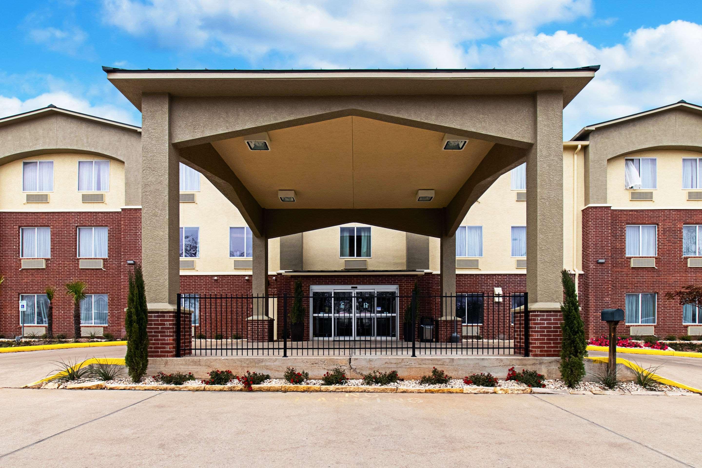 Comfort Inn & Suites And Suites Fredericksburg Bagian luar foto
