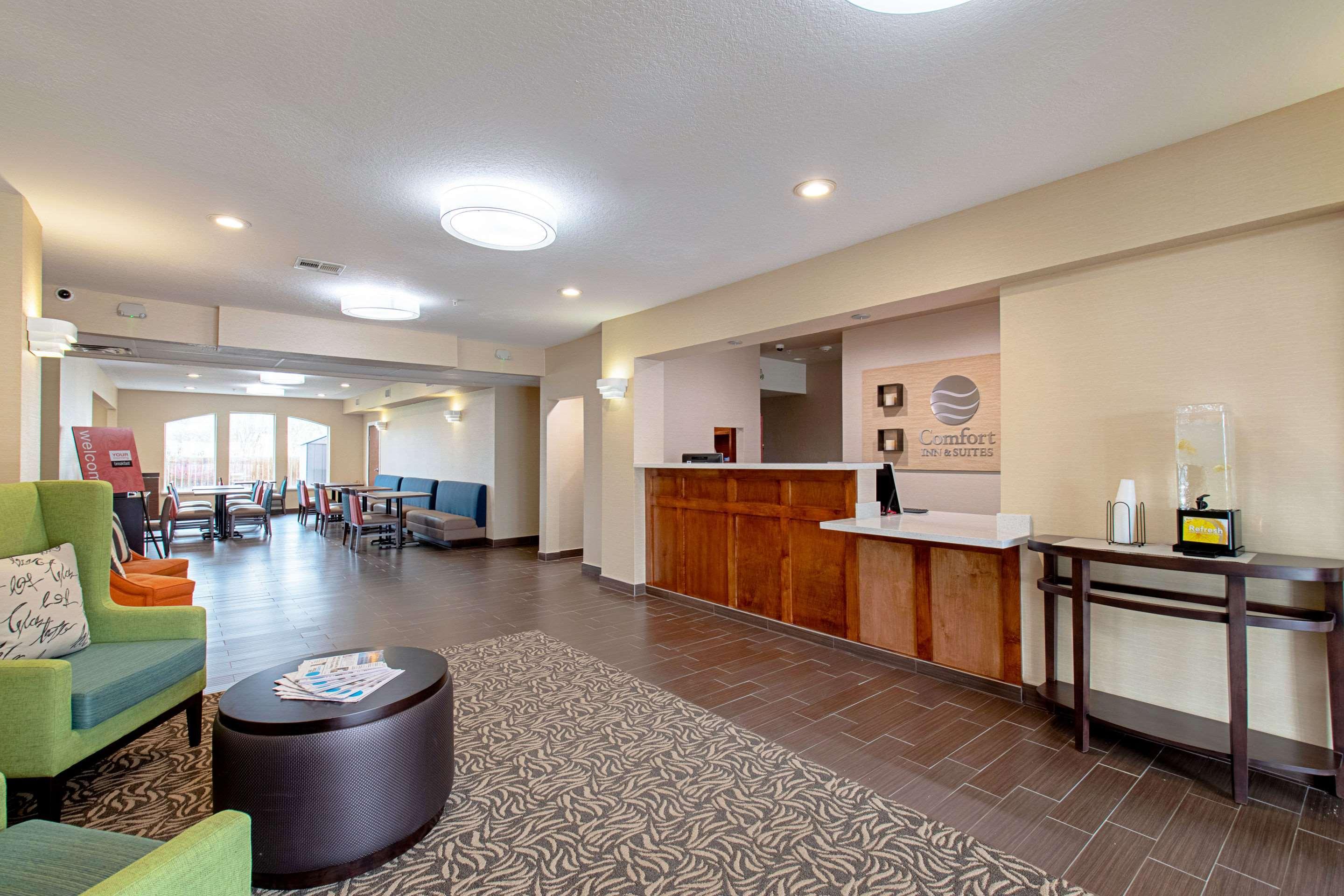 Comfort Inn & Suites And Suites Fredericksburg Bagian luar foto