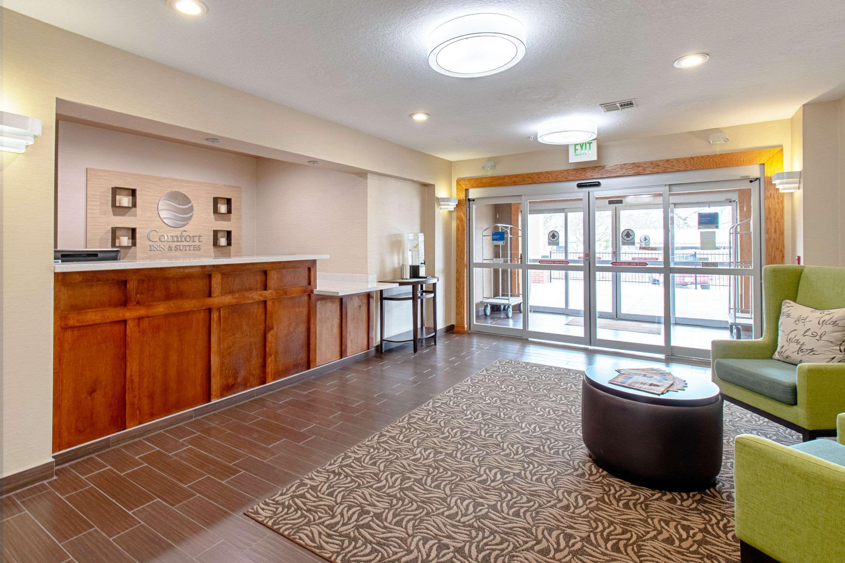 Comfort Inn & Suites And Suites Fredericksburg Bagian luar foto