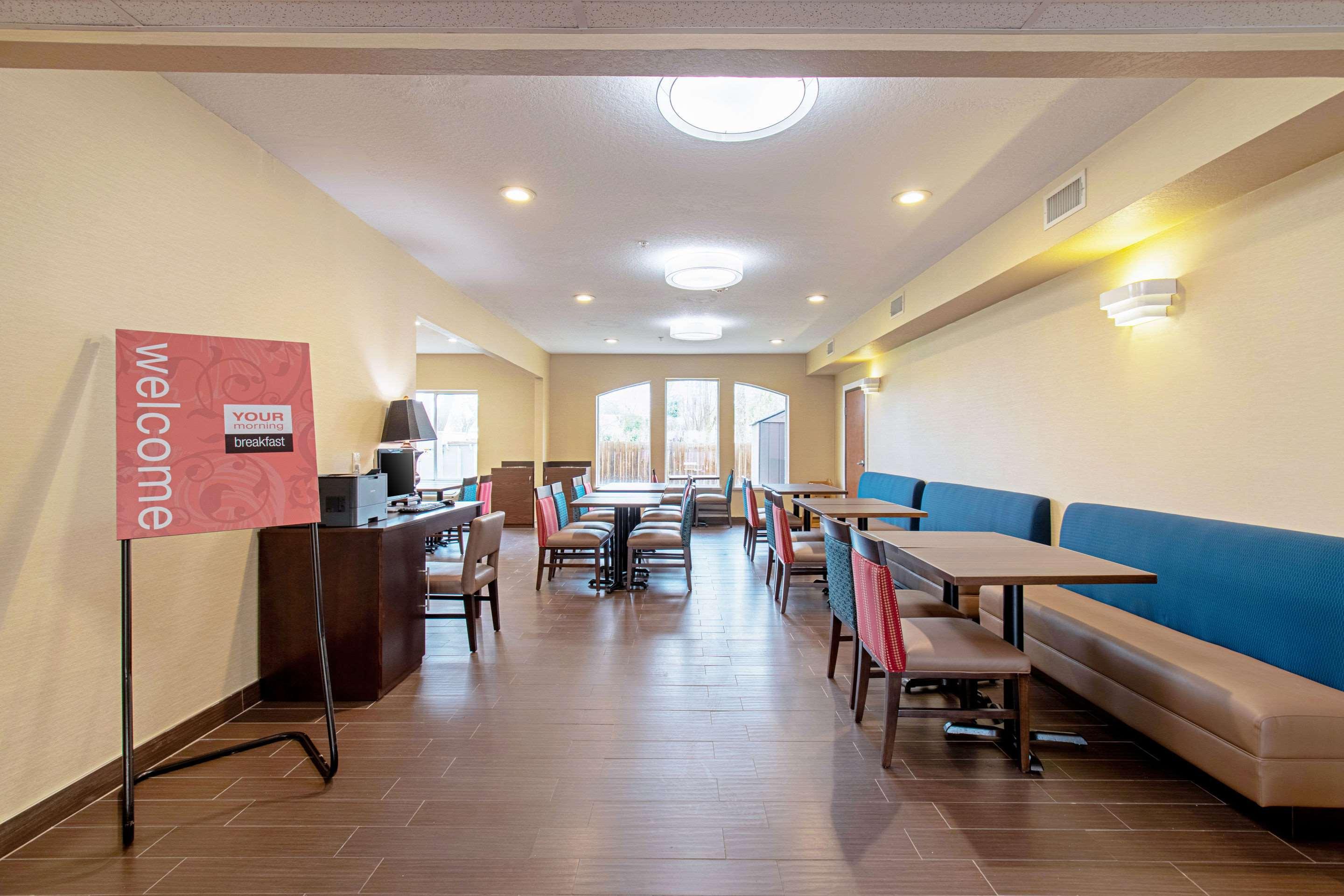 Comfort Inn & Suites And Suites Fredericksburg Bagian luar foto