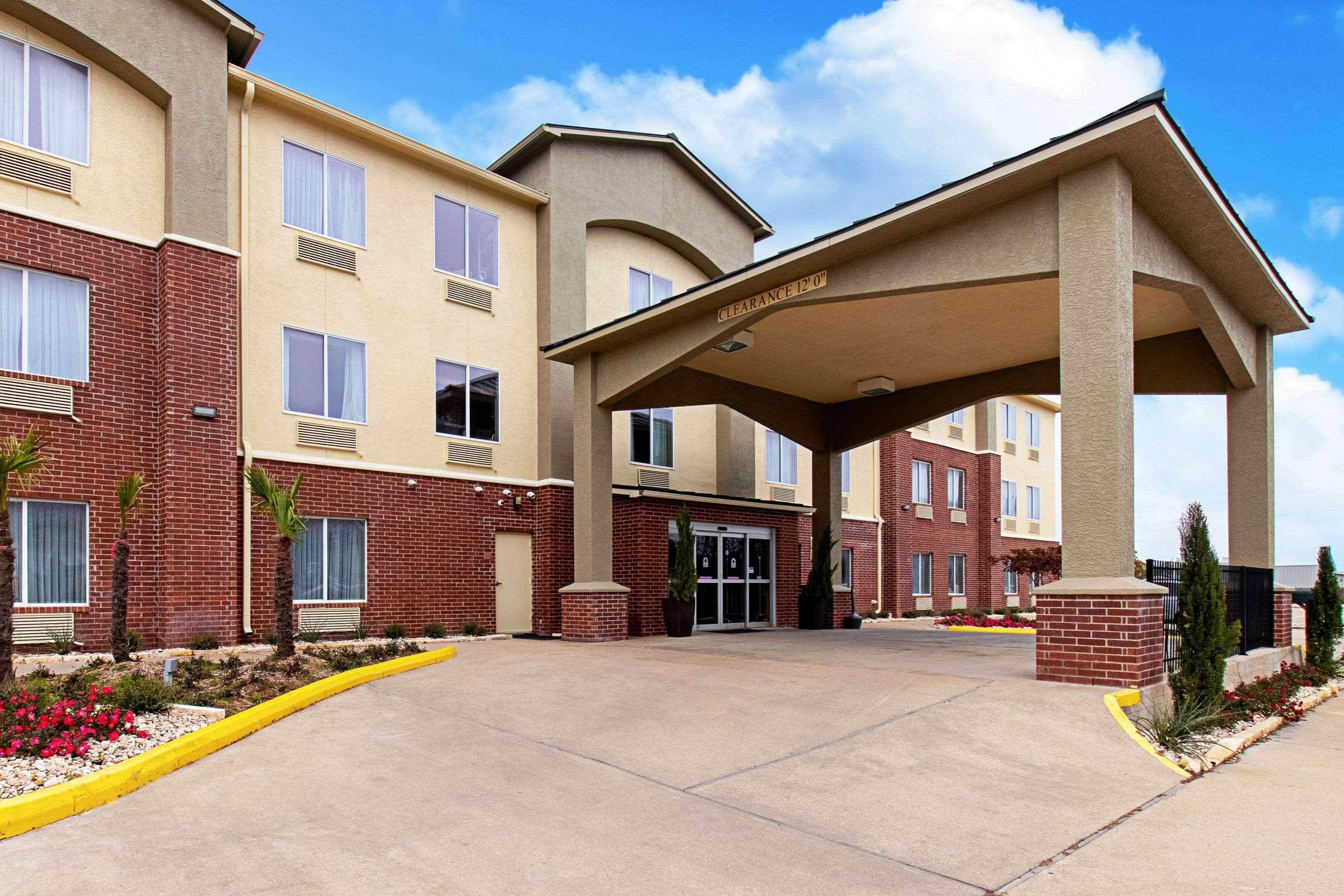 Comfort Inn & Suites And Suites Fredericksburg Bagian luar foto