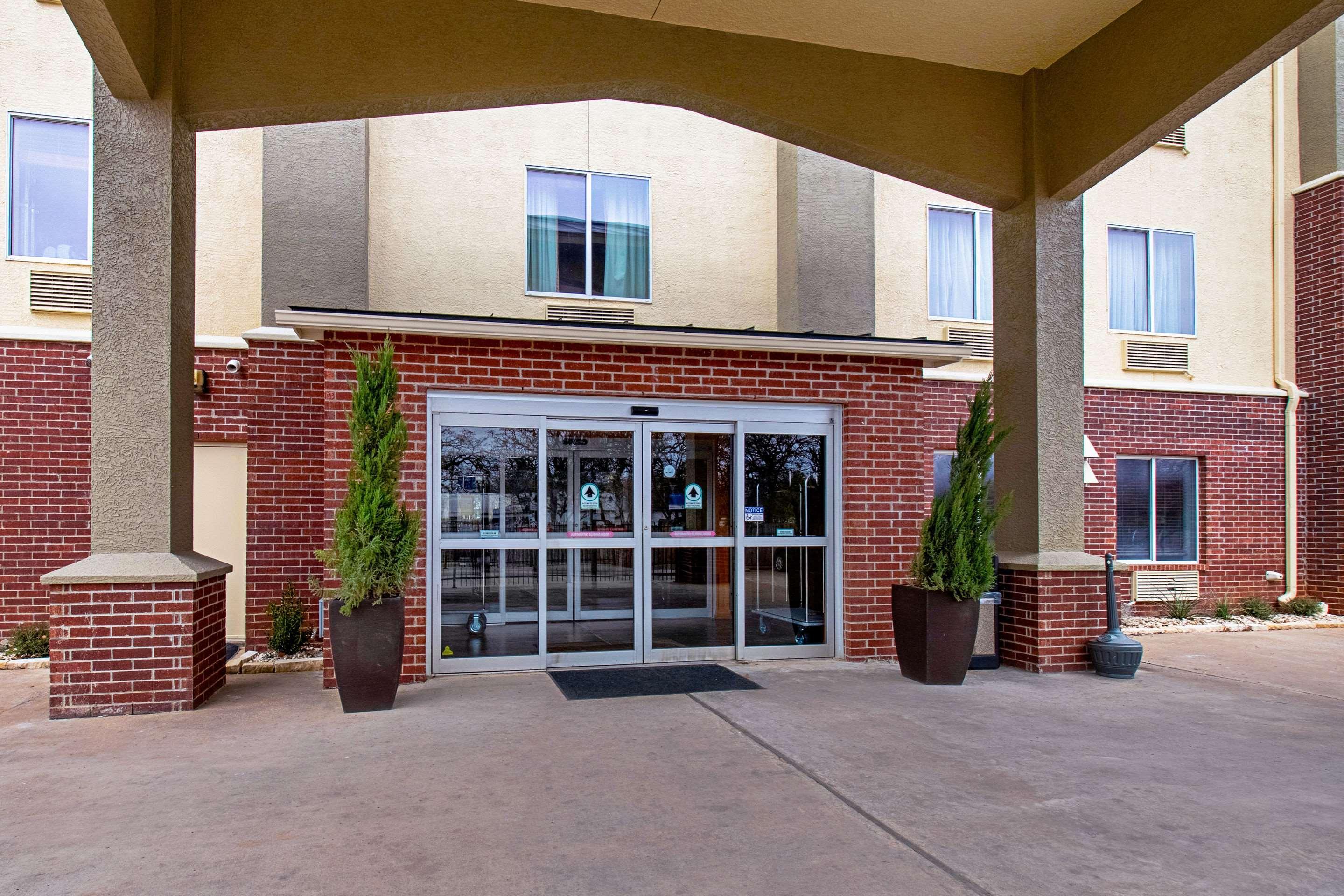 Comfort Inn & Suites And Suites Fredericksburg Bagian luar foto